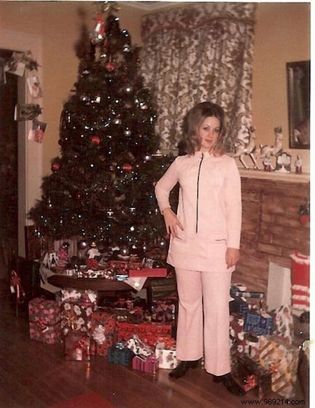 40 Nostalgic Christmas Photos from the 1950s: Relive Holiday Magic of Yesteryear