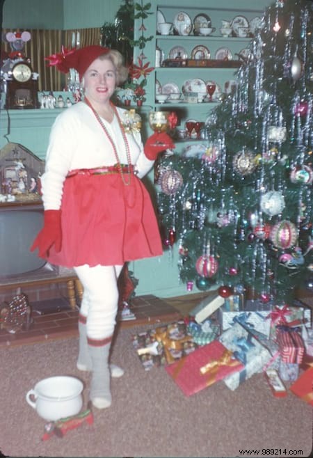 40 Nostalgic Christmas Photos from the 1950s: Relive Holiday Magic of Yesteryear