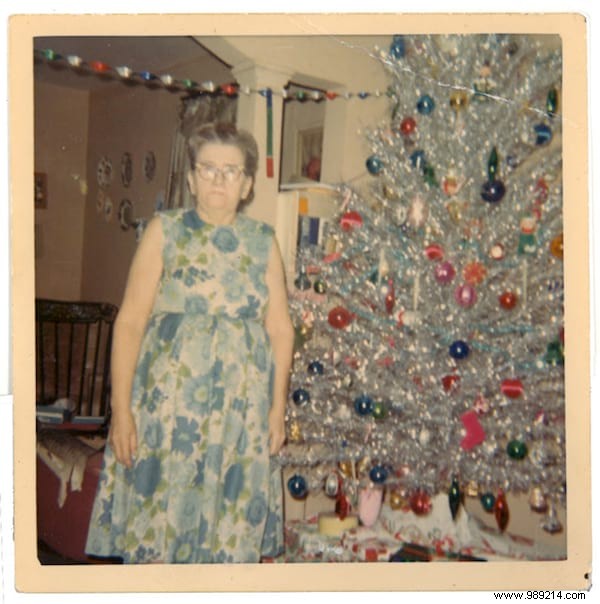 40 Nostalgic Christmas Photos from the 1950s: Relive Holiday Magic of Yesteryear