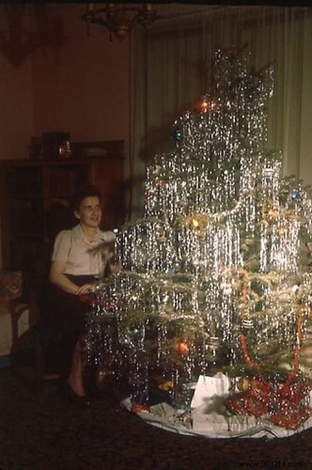 40 Nostalgic Christmas Photos from the 1950s: Relive Holiday Magic of Yesteryear