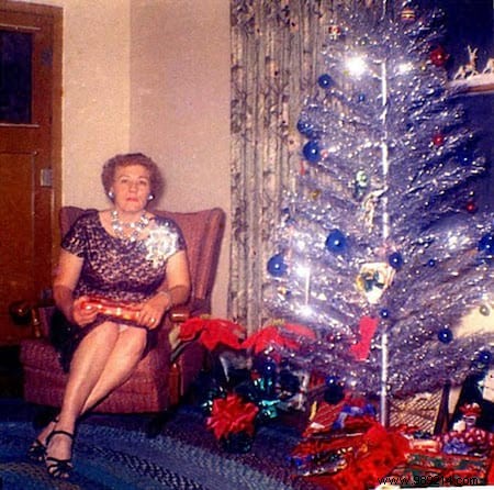 40 Nostalgic Christmas Photos from the 1950s: Relive Holiday Magic of Yesteryear