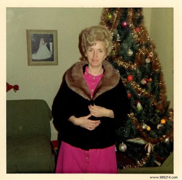 40 Nostalgic Christmas Photos from the 1950s: Relive Holiday Magic of Yesteryear