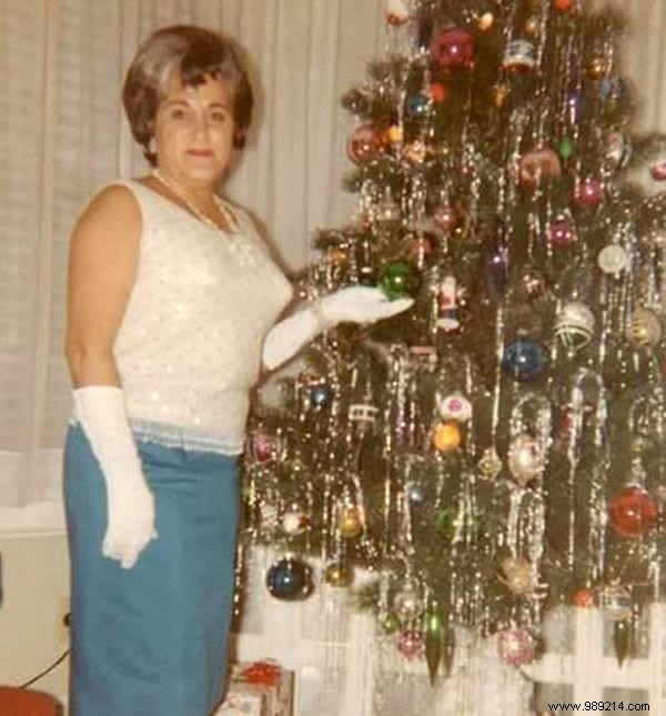 40 Nostalgic Christmas Photos from the 1950s: Relive Holiday Magic of Yesteryear