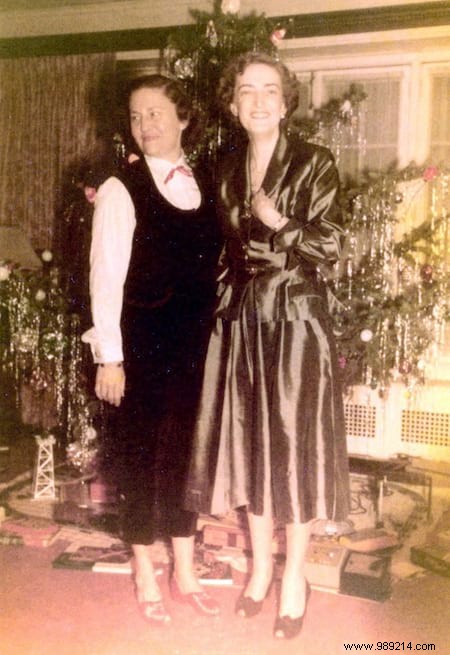 40 Nostalgic Christmas Photos from the 1950s: Relive Holiday Magic of Yesteryear