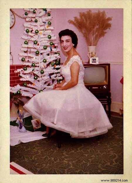 40 Nostalgic Christmas Photos from the 1950s: Relive Holiday Magic of Yesteryear