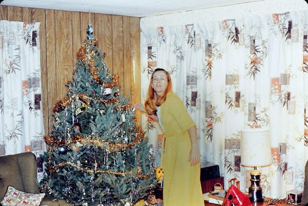 40 Nostalgic Christmas Photos from the 1950s: Relive Holiday Magic of Yesteryear