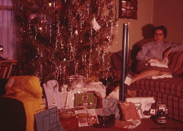 40 Nostalgic Christmas Photos from the 1950s: Relive Holiday Magic of Yesteryear