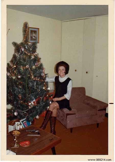 40 Nostalgic Christmas Photos from the 1950s: Relive Holiday Magic of Yesteryear