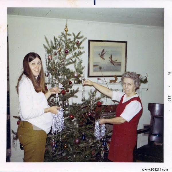 40 Nostalgic Christmas Photos from the 1950s: Relive Holiday Magic of Yesteryear