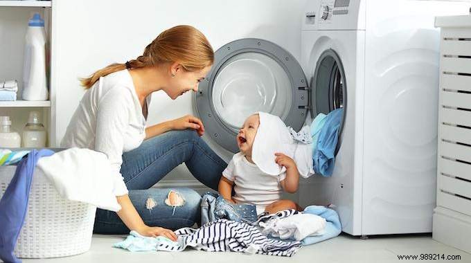 White Vinegar: The Natural Fabric Softener for Softer Sun-Dried Laundry