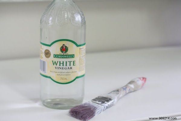 10 Surprising White Vinegar Hacks for Cleaning and Home Maintenance