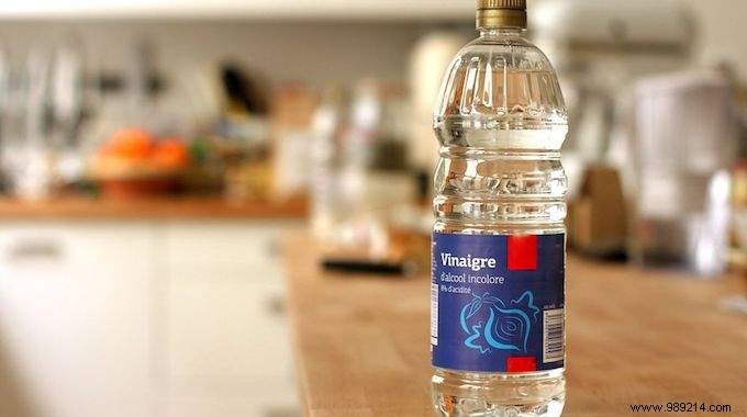 Expert Guide: Cleaning Your Home with White Vinegar – Effective, Affordable Tips