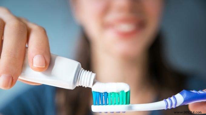 4 Practical Ways to Repurpose Old Toothbrushes for Everyday Cleaning