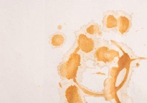 How to Effortlessly Remove Tea Stains from Clothes with White Vinegar