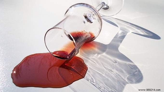 How to Remove Red Wine Stains from Clothes: The Proven Boiled Milk Method