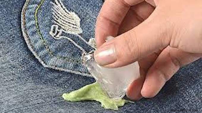 How to Remove Chewing Gum from Clothes: A Proven, Effective Method