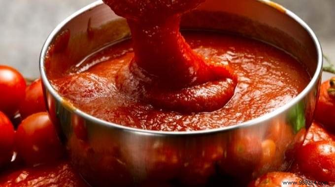 Freeze Leftover Tomato Sauce in Ice Cubes: A Simple Waste-Reduction Hack