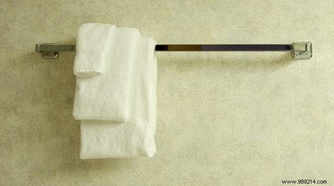 Repurpose an Old Ladder: A Chic, Space-Saving Towel Rack for Your Bathroom