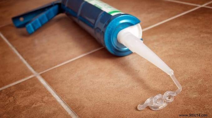 2 Expert Tips for Applying Silicone Sealant Without Sticky Fingers