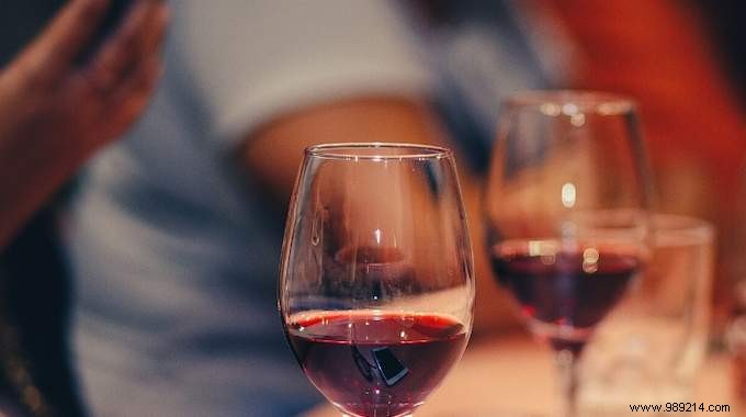 How to Remove Red Wine Stains from Clothes: My Proven Natural Method