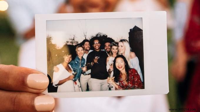 DIY Steel Cable Photo Holder: Craft a Modern Display in Just 10 Minutes