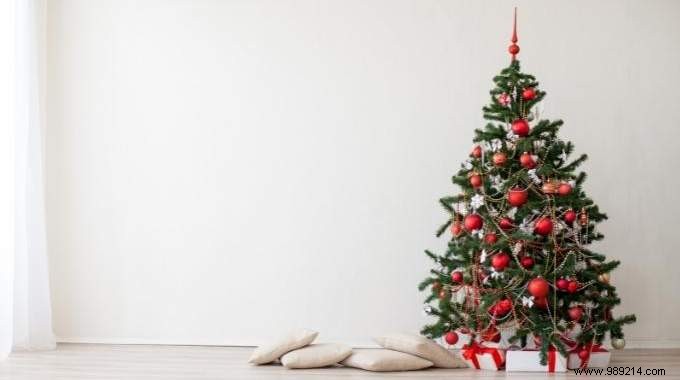 3 Easy DIY Recycled Christmas Tree Ideas for an Eco-Friendly Holiday