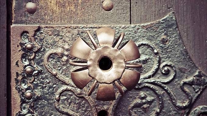 How to Craft Stylish Leather Cabinet Pulls: Quick DIY Kitchen Refresh