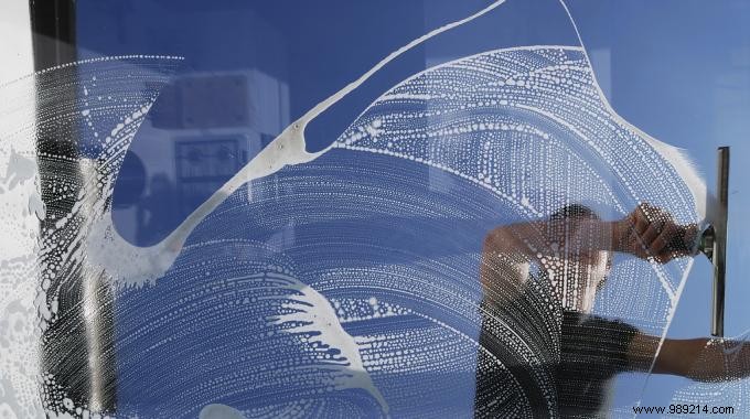 Grandma s Natural Window Cleaning Hack: Streak-Free Shine Without Chemicals