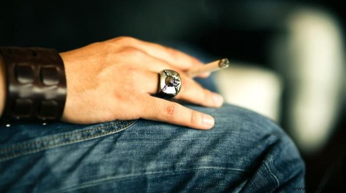 Proven Baking Soda Trick: Remove Cigarette Stains from Fabrics and Surfaces