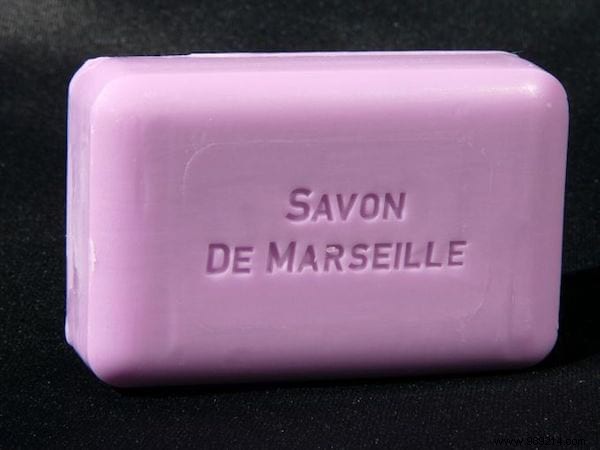 Proven Baking Soda Trick: Remove Cigarette Stains from Fabrics and Surfaces