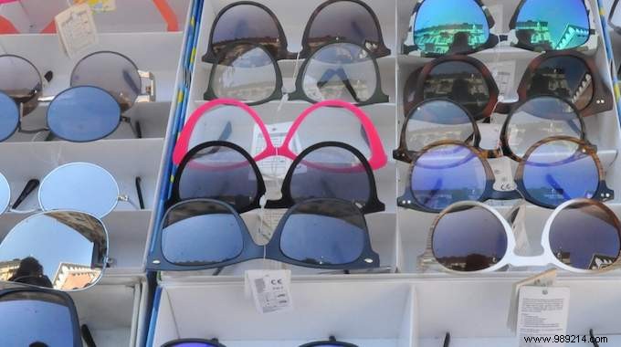 How to Store Glasses Safely: Prevent Lens Scratches with This Proven Space-Saving Trick