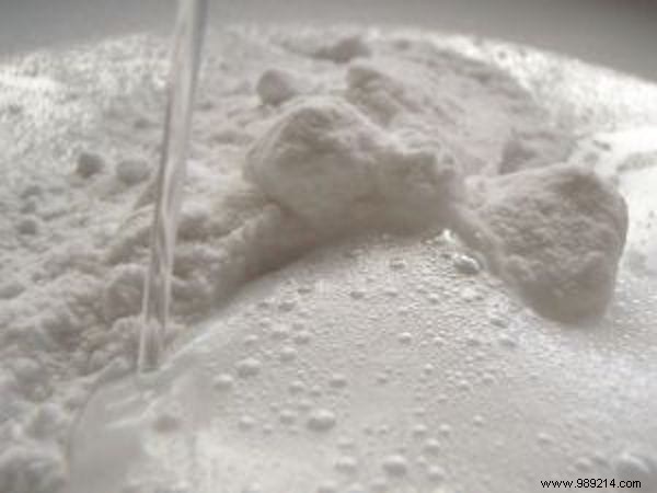 How to Remove Makeup Stains from Clothes and Carpets with Soda Crystals