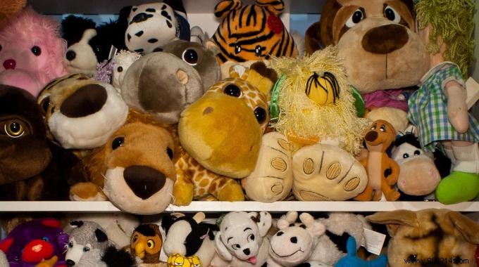 Smart Parenting Hack: Store Stuffed Animals in a Wall Hammock