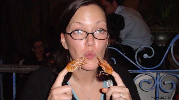 DIY Baking Soda Finger Rinse: Erase Seafood Odors Naturally and Affordably