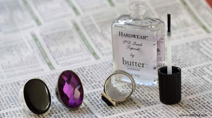 Prevent Rings from Leaving Marks on Your Fingers: The Simple Nail Polish Trick