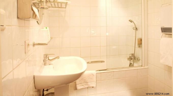 Restore Shine to Bathroom Fixtures: Lemon s Proven Trick for Reviving Enamel