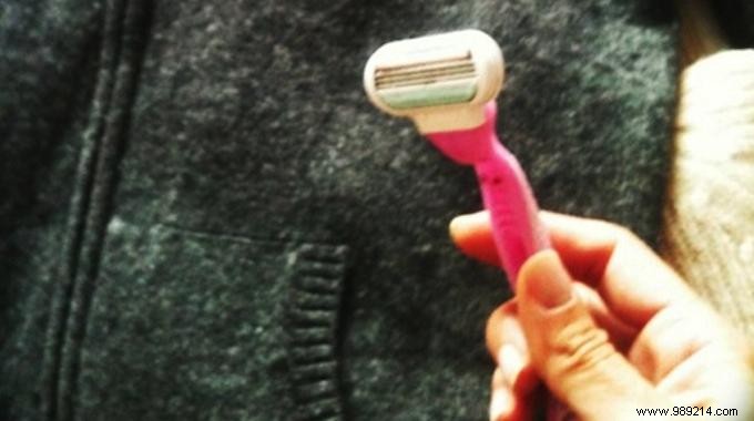 Revive Your Sweater: The Proven Razor Trick to Remove Lint Effortlessly