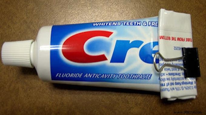 Simple Clipboard Hack: Keep Toothpaste at the End of the Tube