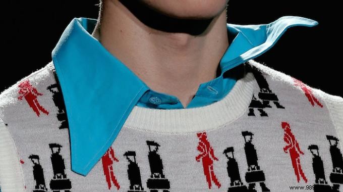 Smooth Shirt Collar Wrinkles Without an Iron: Hair Straightener Trick