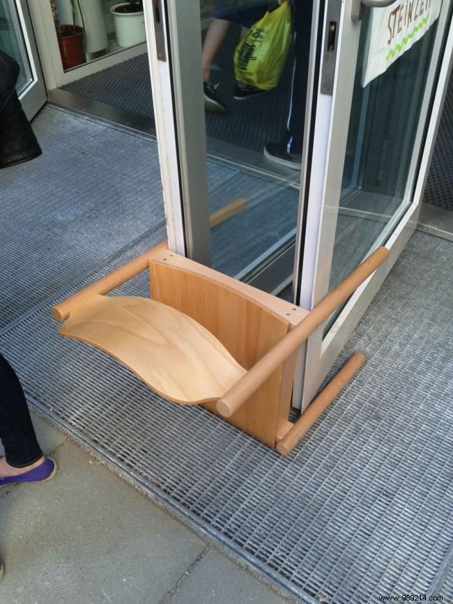 Beat the Office Heat: Simple Door Trick for Cooler Airflow Without AC