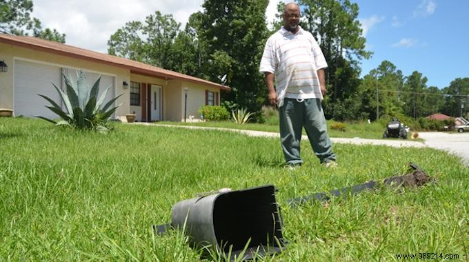 Simple DIY Hack: Make Your Mailbox Visible at Night with Old CDs