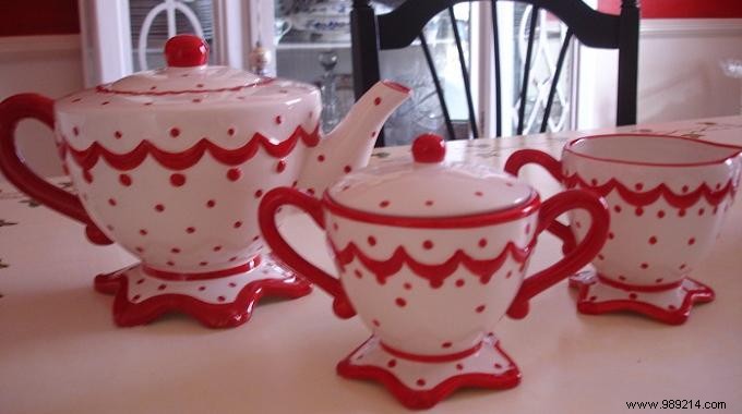 Prevent Mold in Your Teapot: A Simple Sugar Cube Trick from Tea Experts