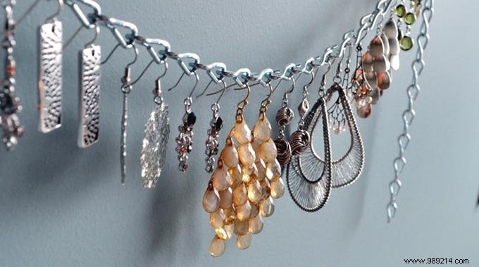 Smart Earring Storage Hack: Organize Everything on a Single Chain
