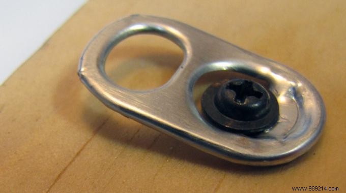 Genius DIY Hack: Hang Picture Frames Without Hooks Using a Soda Can Tab