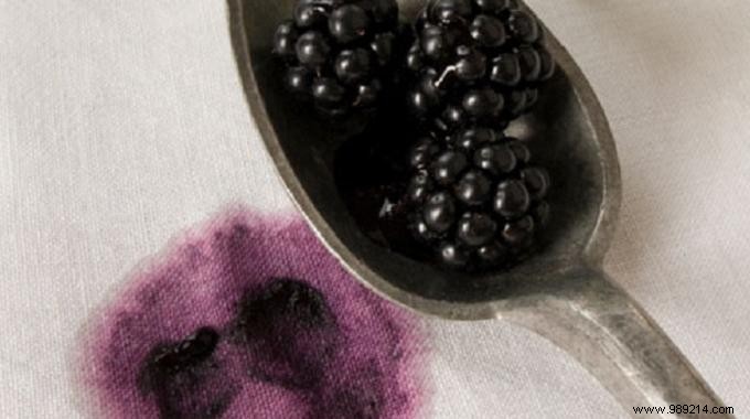 4 Proven Methods to Remove Red Fruit Stains from Any Fabric