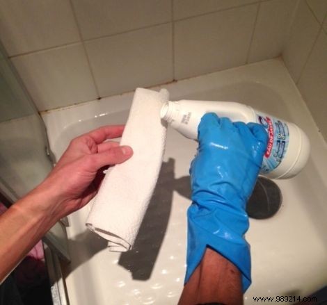 Proven Bleach Method to Remove Mold from Tile Grout Overnight