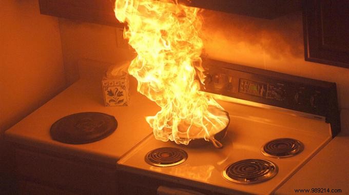 How to Safely Extinguish a Stovetop Grease Fire with Baking Soda