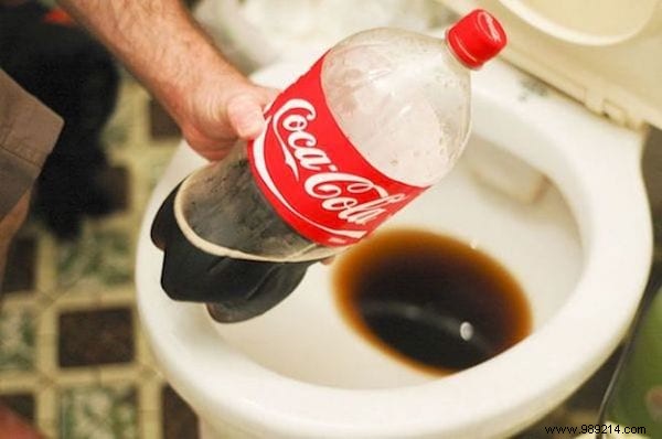 15 Proven Coca-Cola Hacks for Cleaning and Home Maintenance