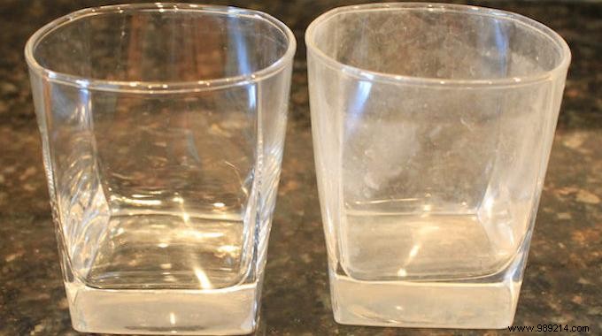 How to Easily Remove Limescale from Glasses with White Vinegar