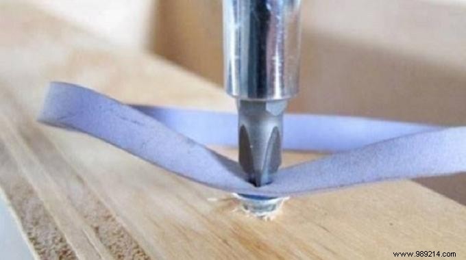 How to Remove a Stripped Screw: The Reliable Rubber Band Trick
